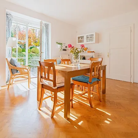 Romanticky Se Starozitnym Interierem