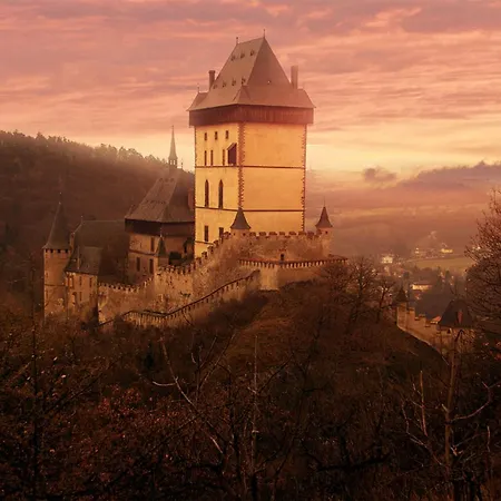 Romanticky Se Starozitnym Interierem