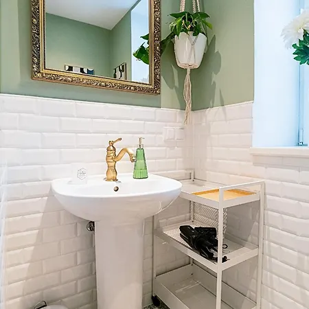 Apartment Romanticky Se Starozitnym Interierem Morina