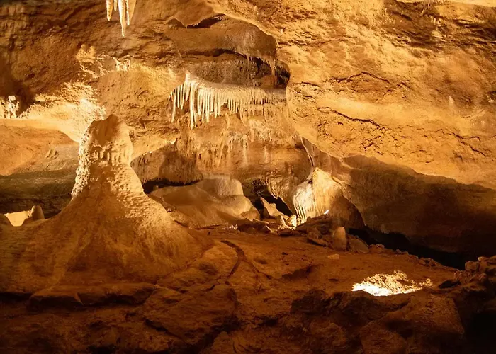 Romanticky Se Starozitnym Interierem Morina