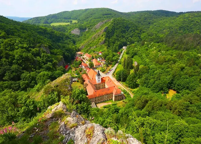 Romanticky Se Starozitnym Interierem Apartament